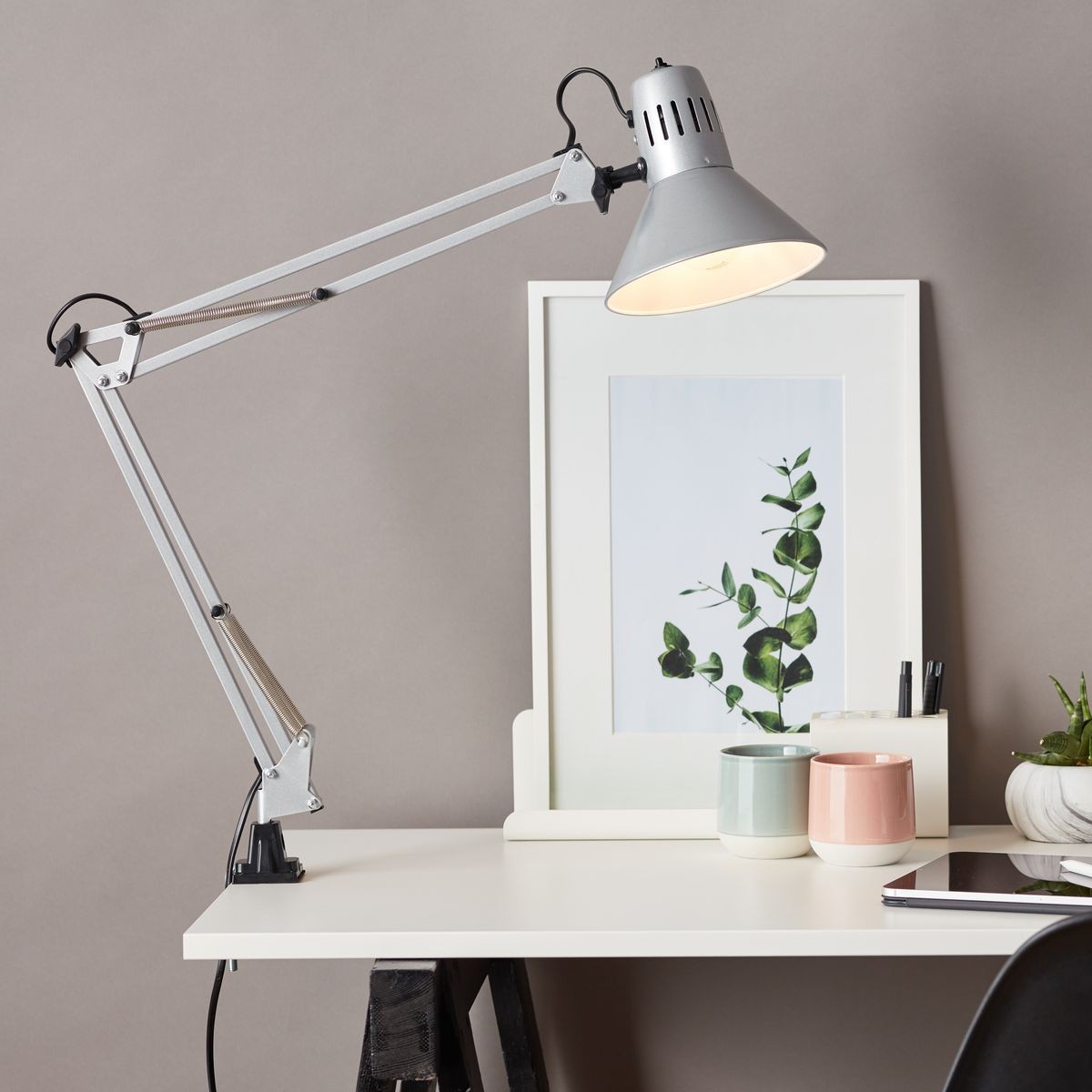 Lampe de bureau à pince LED Uno - Daylight - Chevalets - L'atelier de  l'artiste