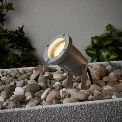 projecteur exterieur pour éclairer un arbre, un arbustre ou un élément précis du jardin